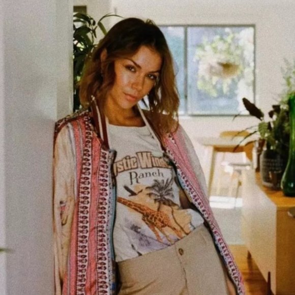 Cream Mystic Winds Graphic Tee giraffe top - Picture 4 of 6